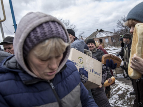 Датчане экономят на еде, а украинцы продают гуманитарку в Германии. Развенчание фейков от «Лукавых новостей»