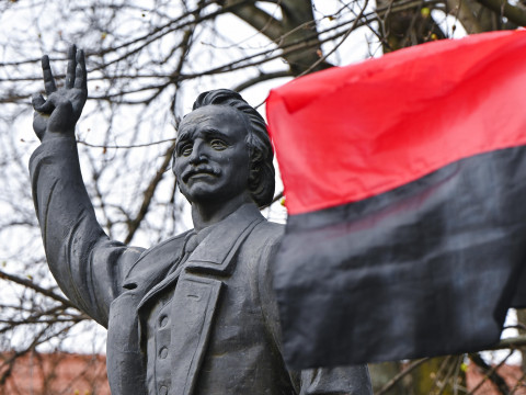 Литва перенимает опыт Беларуси в лишении гражданства, а во Львове дублируют названия улиц на польском. Разоблачение фейков от «Лукавых новостей»