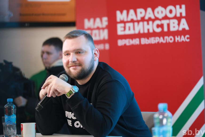 Azarenok said Putin recognizes Belarusians and Ukrainians as distinct peoples. The quotes say otherwise