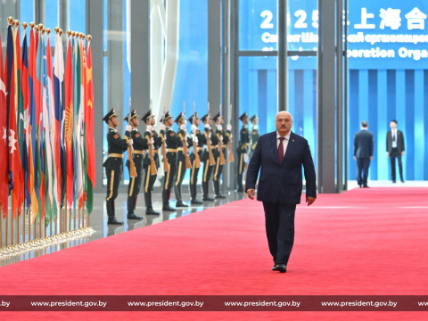 Не першы і не адзіны. Выкрылі фэйкі ад АНТ і СТБ пра асаблівае стаўленне да Лукашэнкі на саміце ШАС