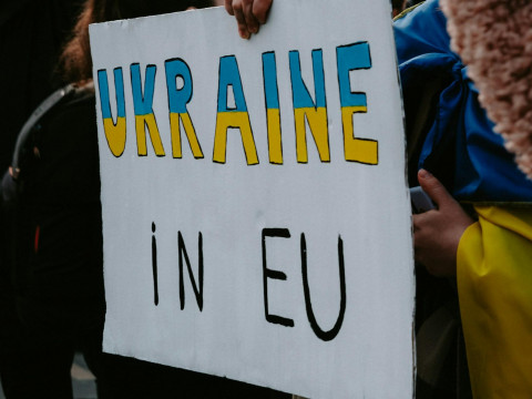 «Туризм за пособиями»: РТР-Беларусь неправильно посчитал украинских тунеядцев в ЕС