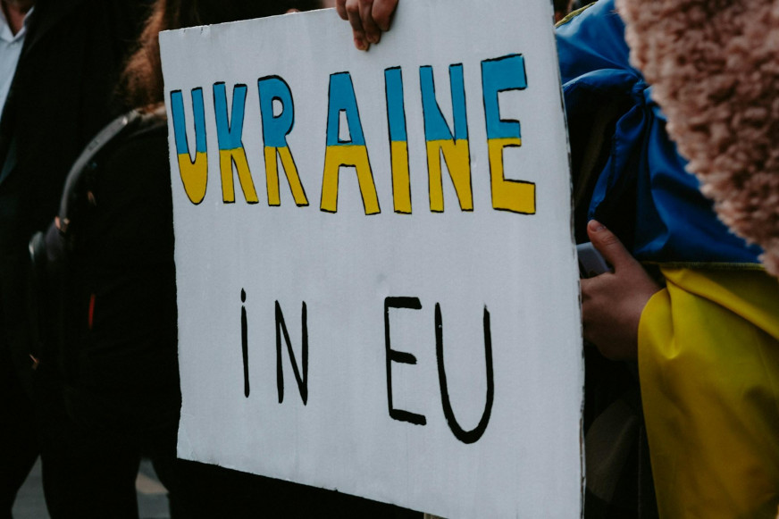 "Welfare tourism": RTR-Belarus miscounted Ukrainian freeloaders in the EU