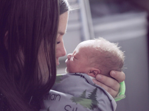 Рожать стало модно? Статистика опровергает демографический оптимизм главы Союза женщин