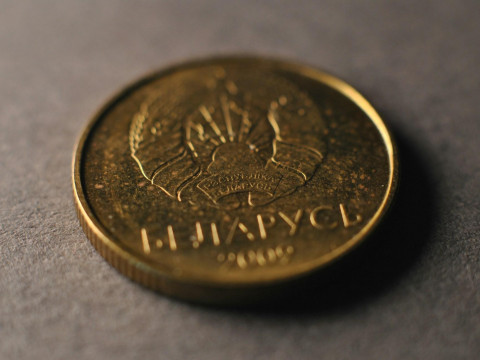 It doesn't come out the same. How far off Azaronak when comparing wages in Poland and Belarus