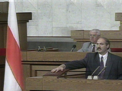 Прежде чем послать США «нах..», Лукашенко приукрасил итоги выборов 1994 года