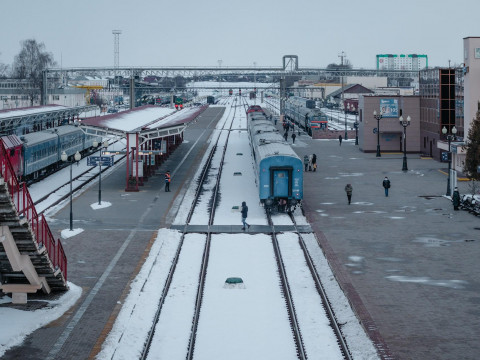 Сотні тысяч украінцаў пераехалі ў Беларусь? Азаронак пераблытаў колькасць заездаў і перасяленцаў