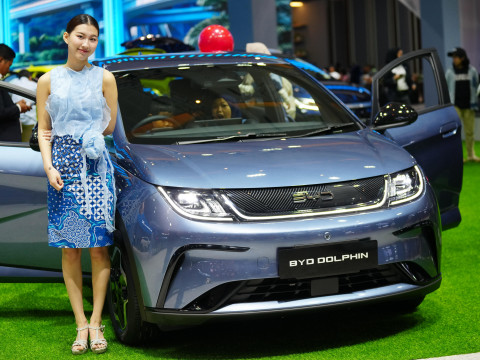 Дэпутат Шпакоўскі заявіў, што Еўропа ездзіць на кітайскіх машынах. Праверылі статыстыку продажаў у ЕЗ