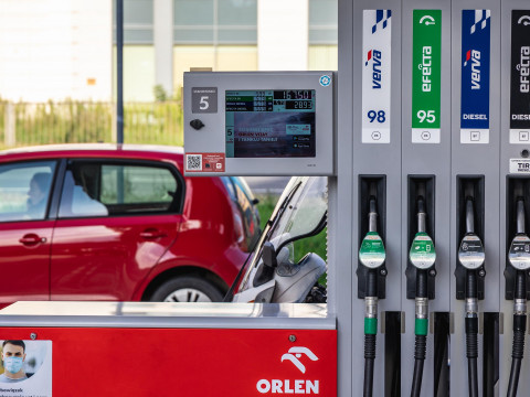 На «Минской правде» рассказали о несуществующем запрете для иностранцев заправляться на польских заправках 