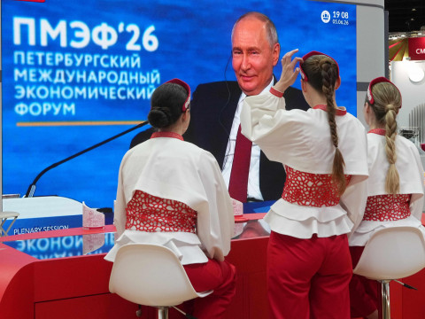«Колькі замежных дэлегацый там было». На «Радыё-Менск» выдалі замежных гасцей за прадстаўнікоў Нямеччыны і ЗША