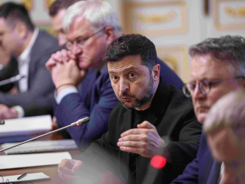 News.by паказаў графік пра падзенне даверу да ўлады ва Украіне. Але ў даследаванні ўкраінцаў не апытвалі