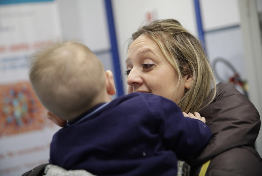 Has “Belarus outpaced Latvia” in terms of child benefits? A Belarusian Radio host did not account for all payments