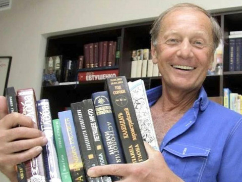 «Не трэба верыць псеўдажурналістам». Праверылі словы Азаронка пра разгром бібліятэкі Задорнава ў Латвіі