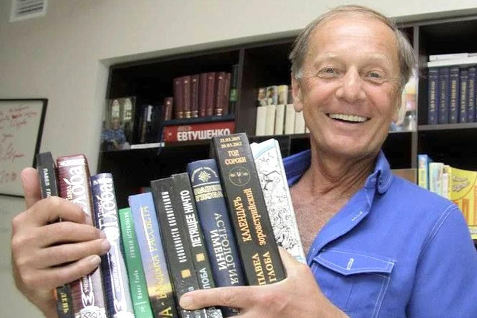 «Не надо верить псевдожурналистам». Проверили слова Азарёнка о разгроме библиотеки Задорнова в Латвии
