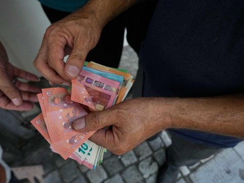 Жители стран Балтии отдают Украине треть зарплаты? Ведущий Белорусского радио выдал помощь за четыре с половиной года за ежемесячные траты