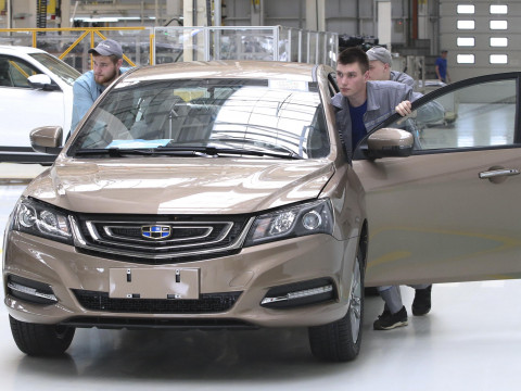 Top 5 Fake News: Belarusian automobile manufacturing renders car import redundant