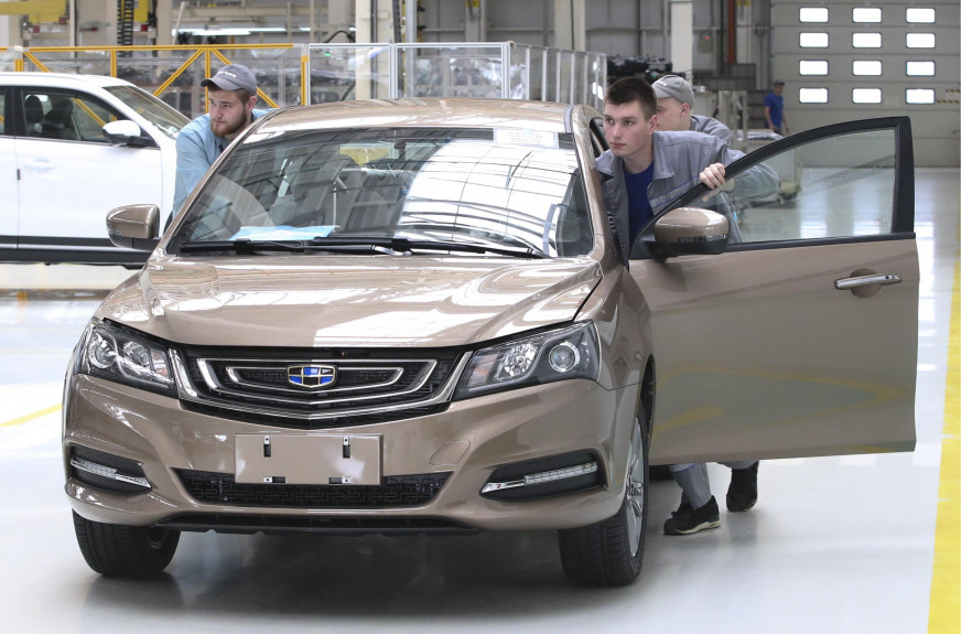 Top 5 Fake News: Belarusian automobile manufacturing renders car import redundant